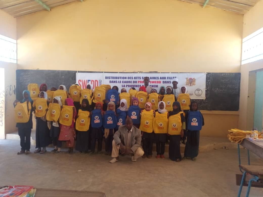 Remise de kits scolaires aux filles du Kanem (SWEDD)